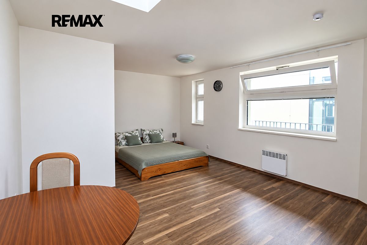 Pronájem bytu 1+kk 38 m²