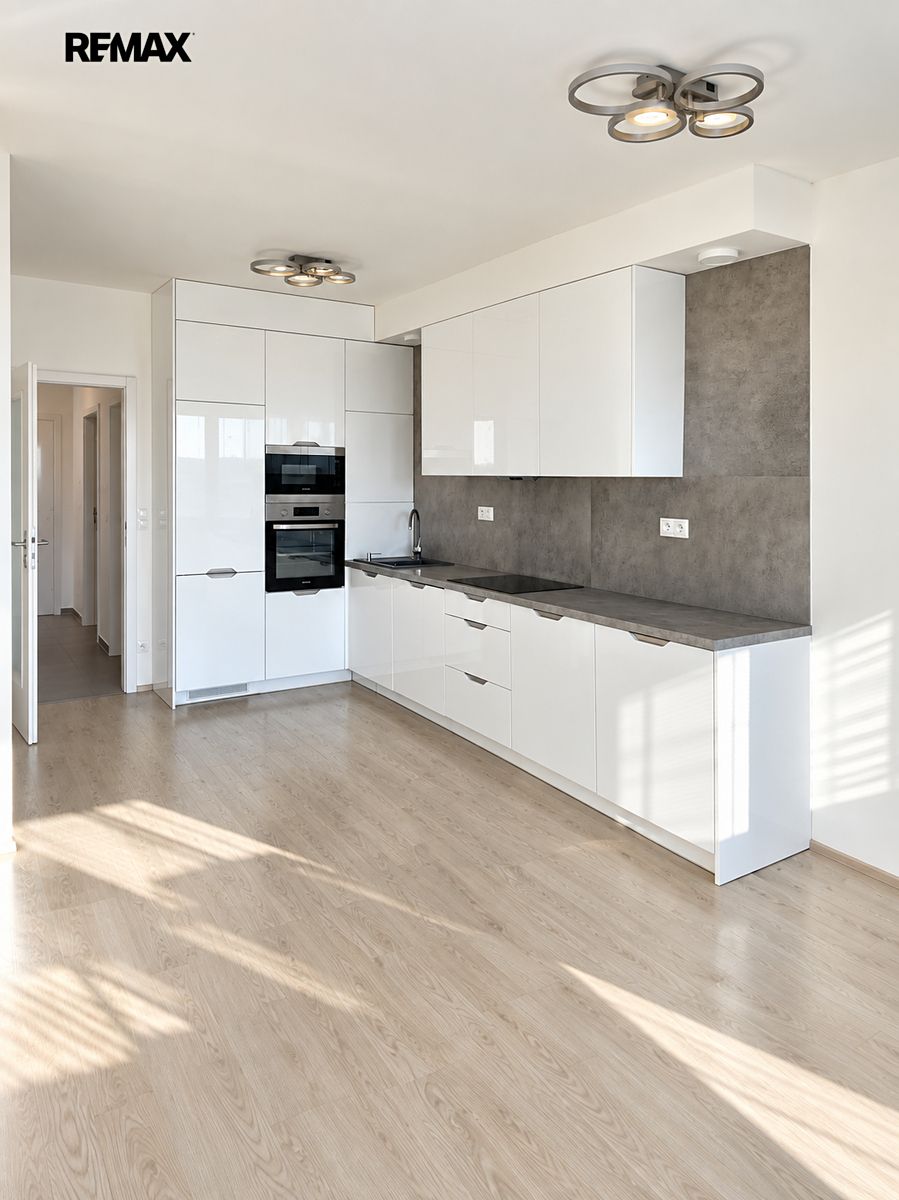 Pronájem bytu 4+kk 93 m² – fotografie 2
