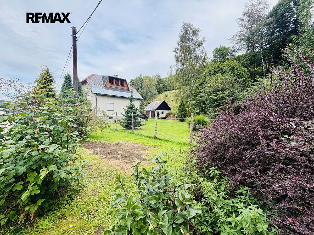 Prodej vícegeneračního domu 240 m², pozemek 1494 m² – fotografie 2