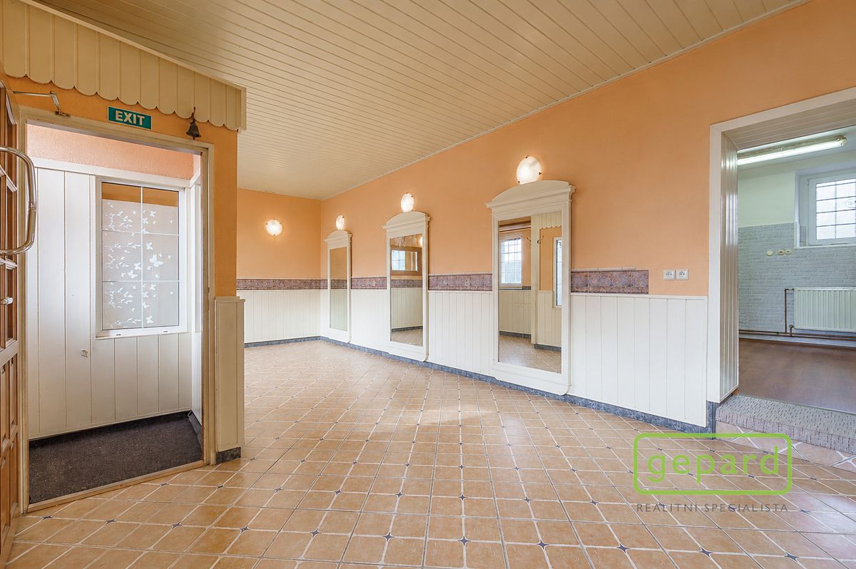 Prodej obchodního prostoru 112 m² – fotografie 2