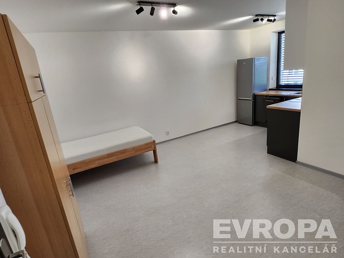 Pronájem bytu 1+kk 25 m² – fotografie 2