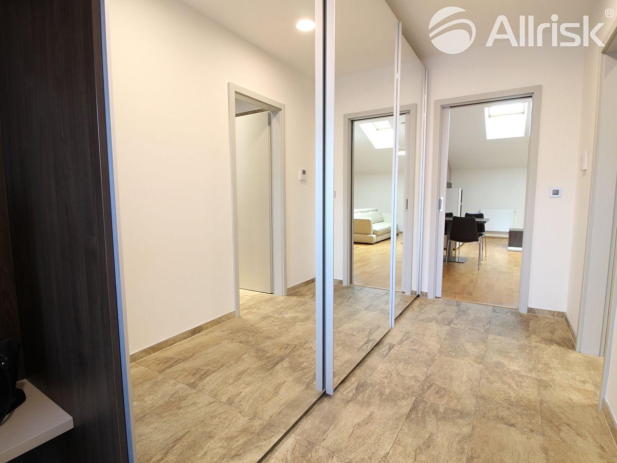 Pronájem bytu 2+kk 68 m² – fotografie 4