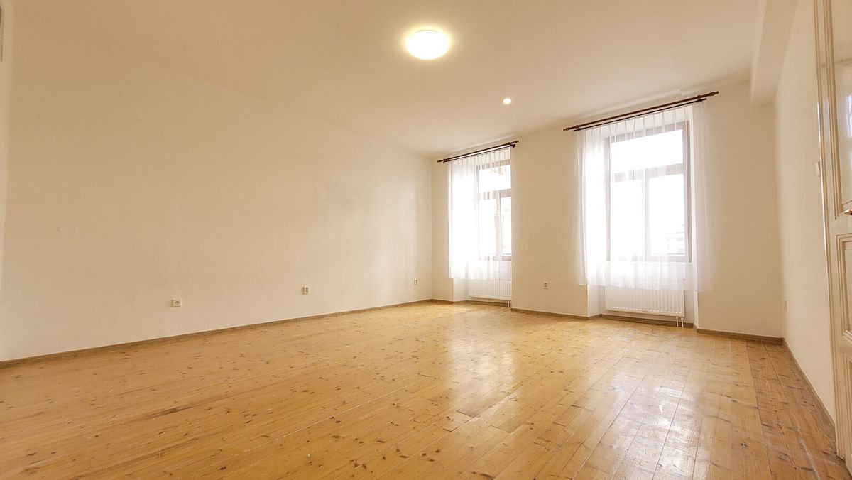 Pronájem bytu 2+1 89 m² – fotografie 3