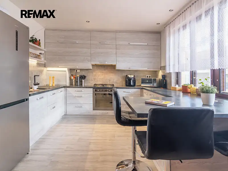 Prodej rodinného domu 225 m², pozemek 780 m², Tvrdonice – náhled fotky 3