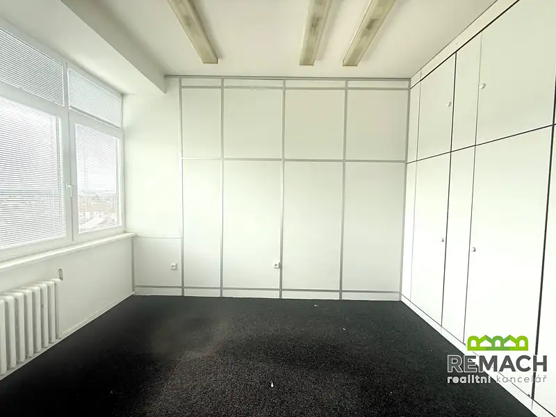 Pronájem obchodního prostoru 20 m², Staré Město – náhled fotky 2