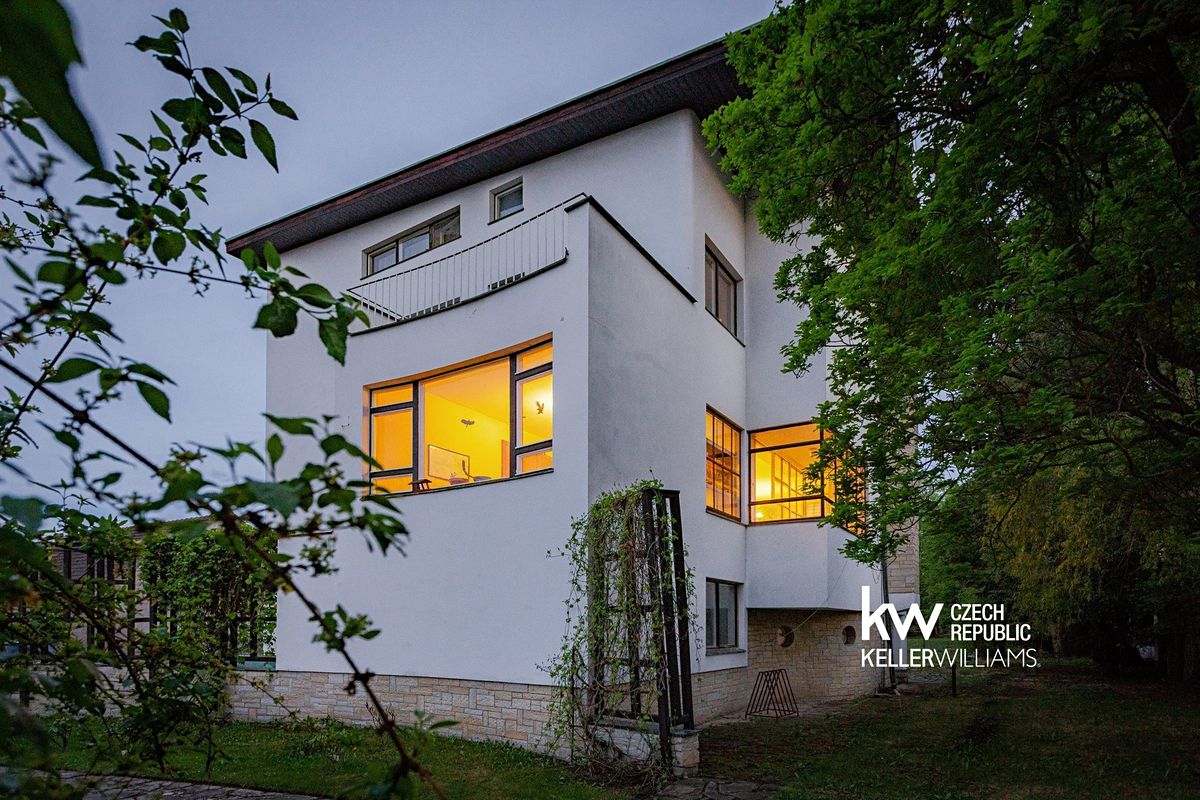 Prodej vily 450 m², pozemek 2523 m²