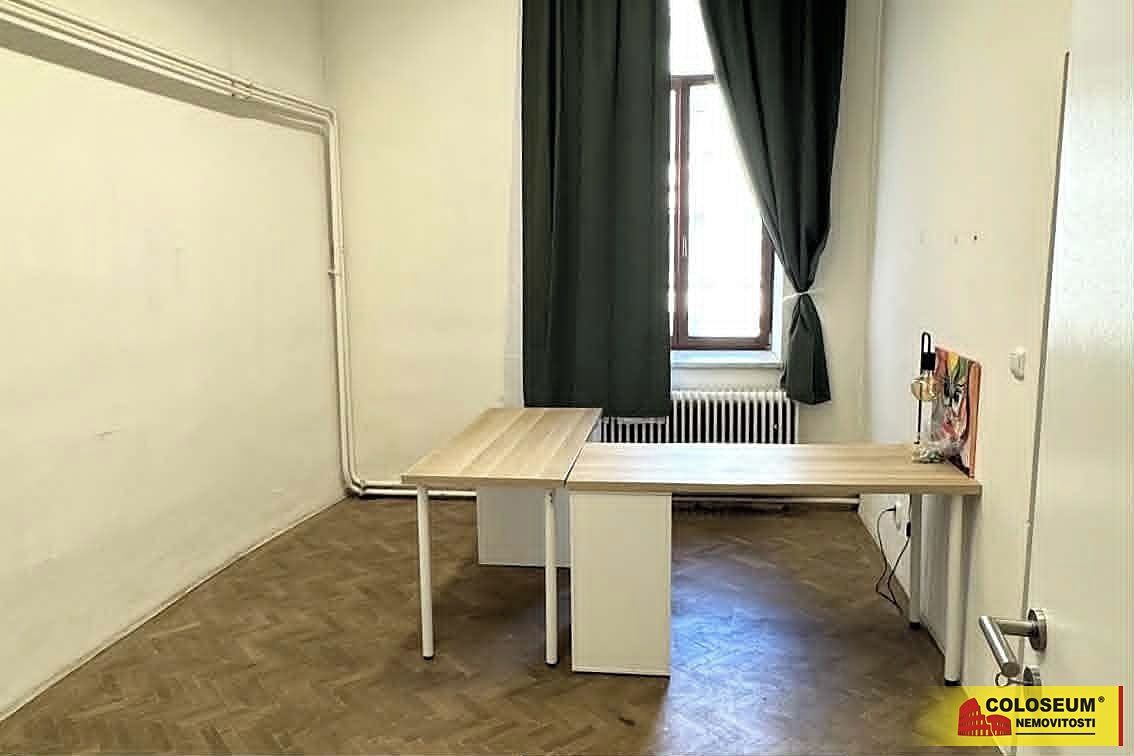 Pronájem kanceláře 99 m² – fotografie 4