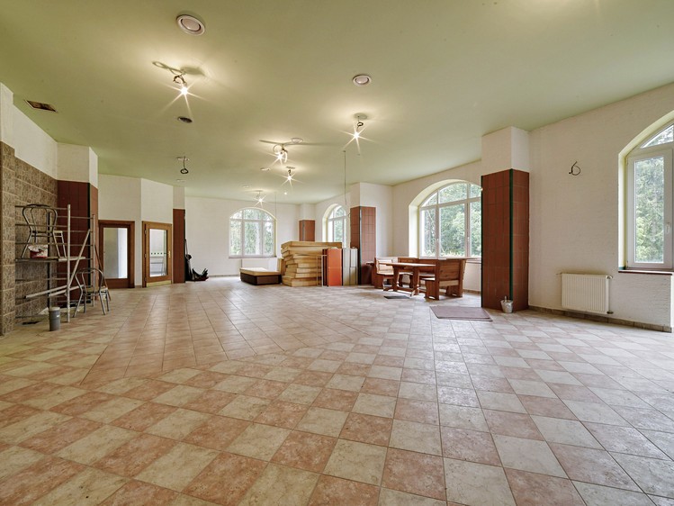 Комерційне приміщення на продаж, 899 м² (51 з 100)