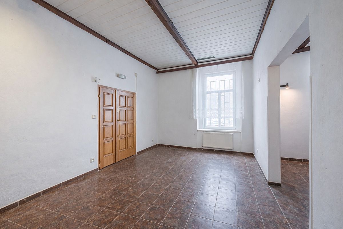 Prodej rodinného domu 1500 m², pozemek 2288 m² – fotografie 2