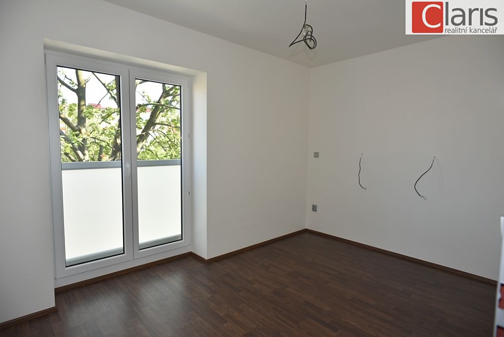Pronájem bytu 2+kk 56 m² – fotografie 3