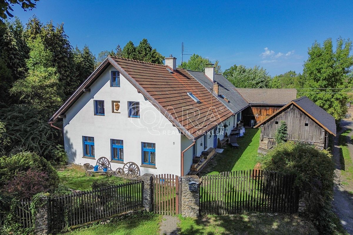 Prodej vícegeneračního domu 450 m², pozemek 2412 m²