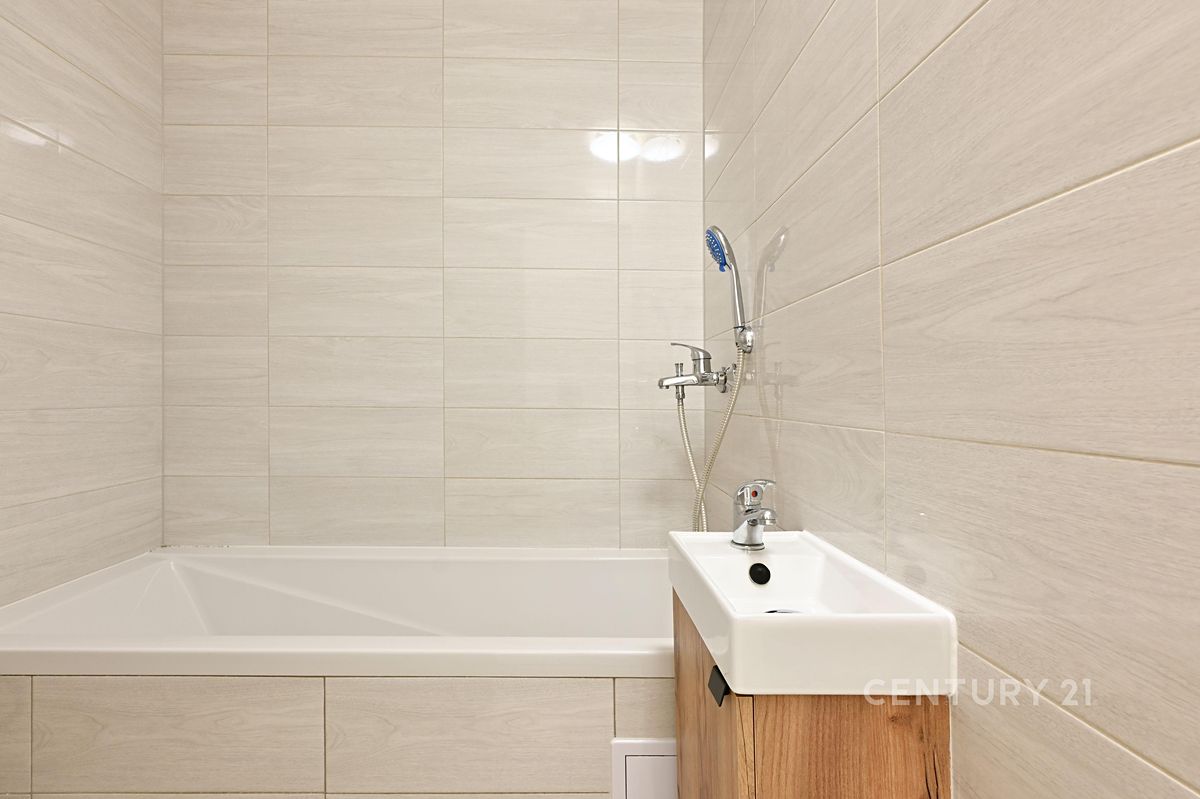 Pronájem bytu 2+kk 49 m² – fotografie 2