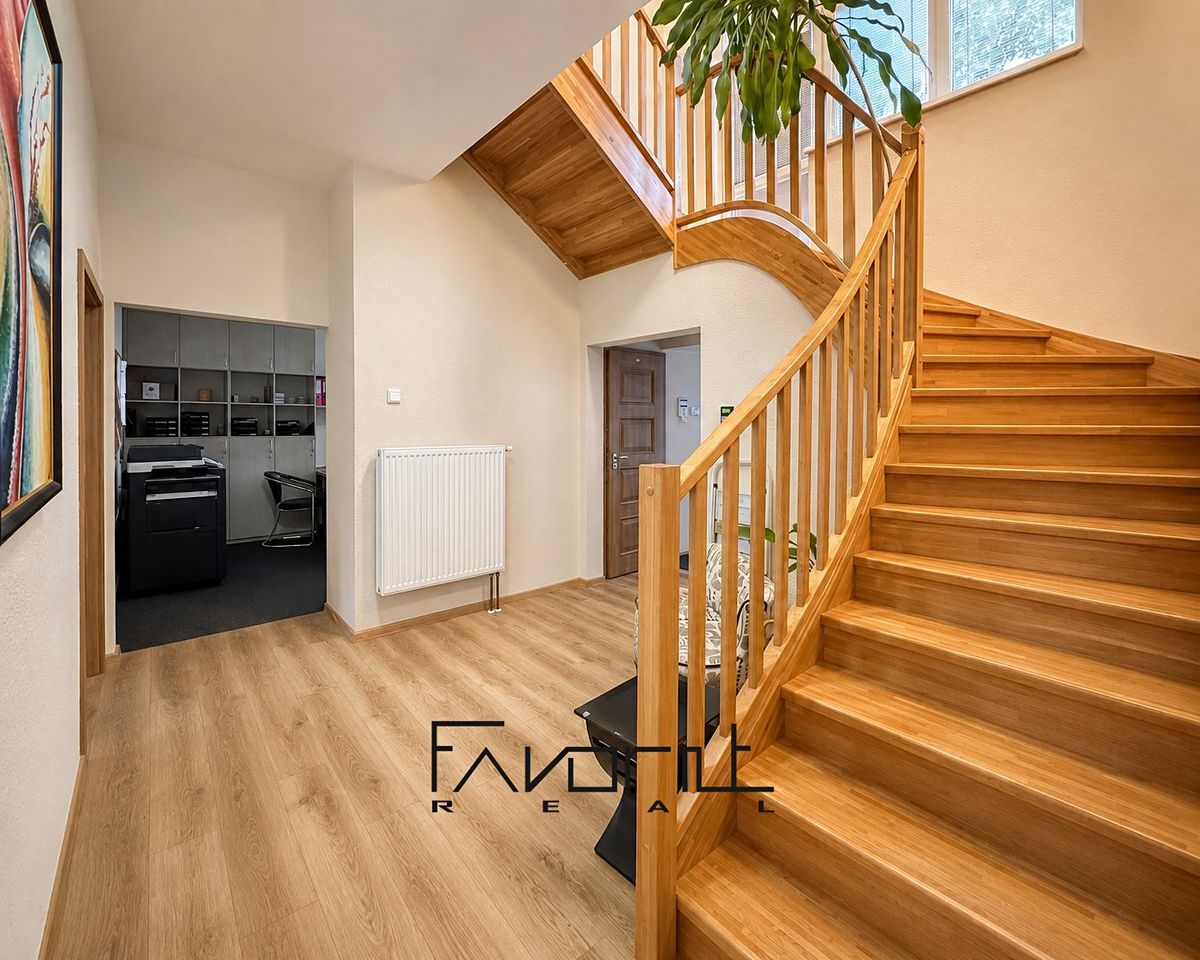 Pronájem kanceláře 205 m² – fotografie 2