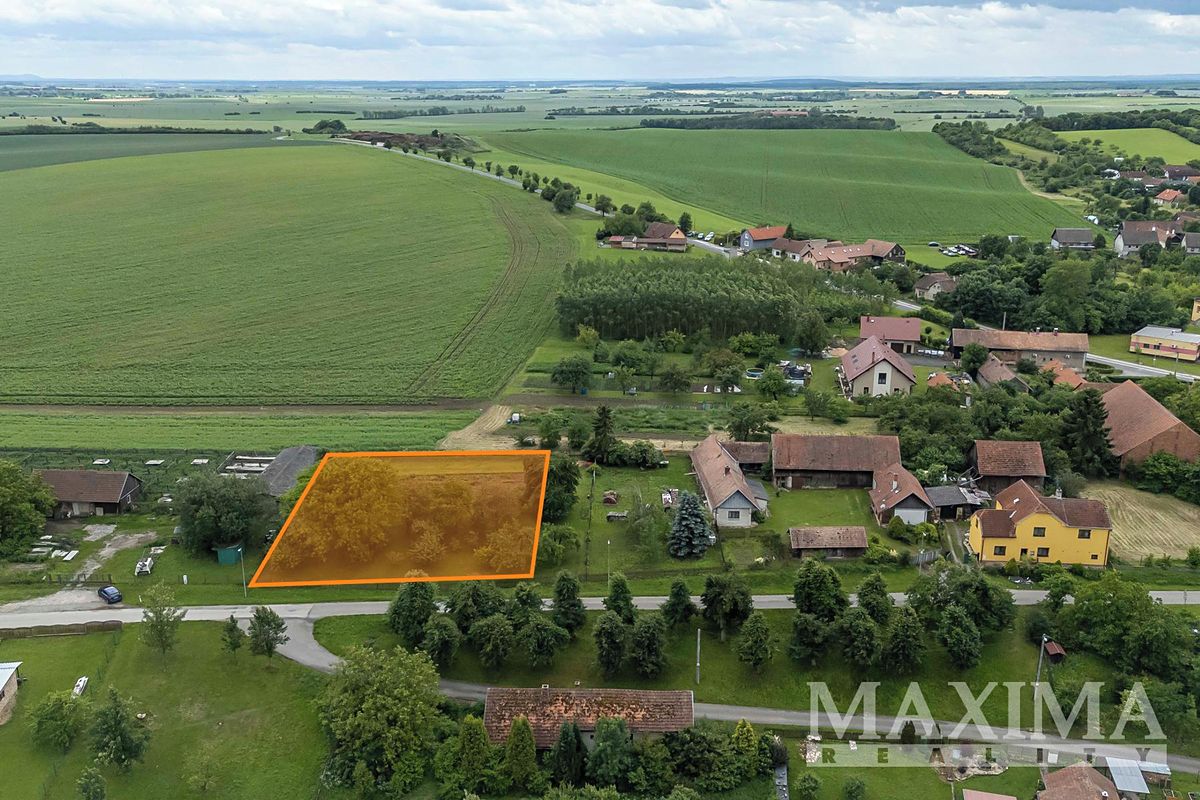 Prodej stavebního pozemku 1372 m²