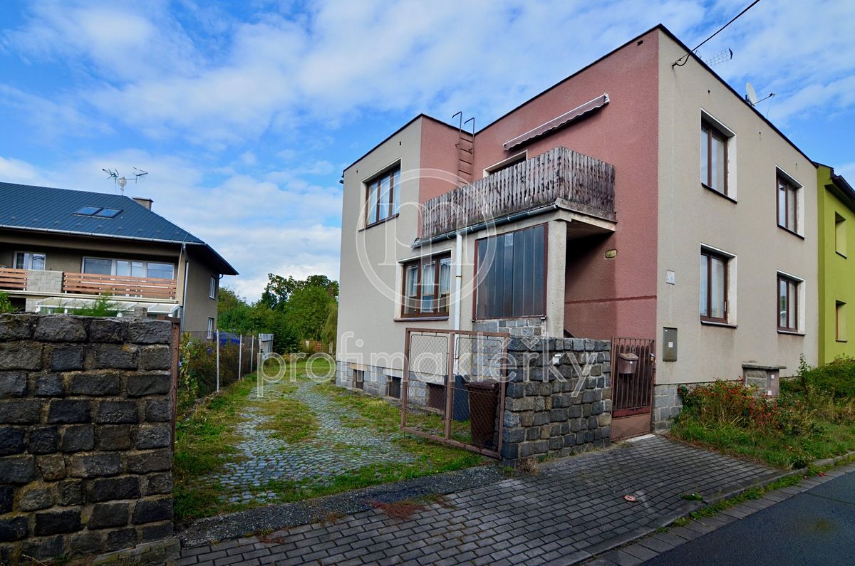 Prodej rodinného domu 270 m², pozemek 1909 m²