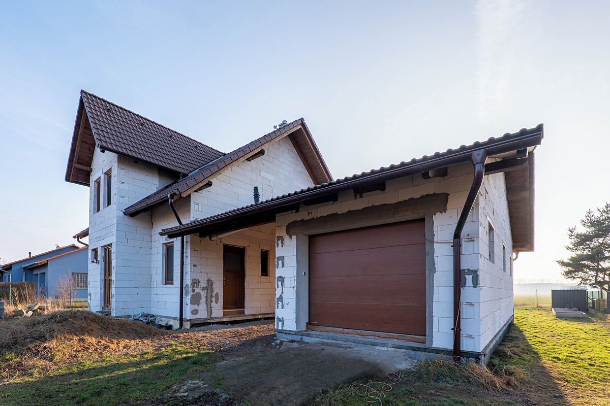 Prodej rodinného domu 140 m², pozemek 827 m² – fotografie 2