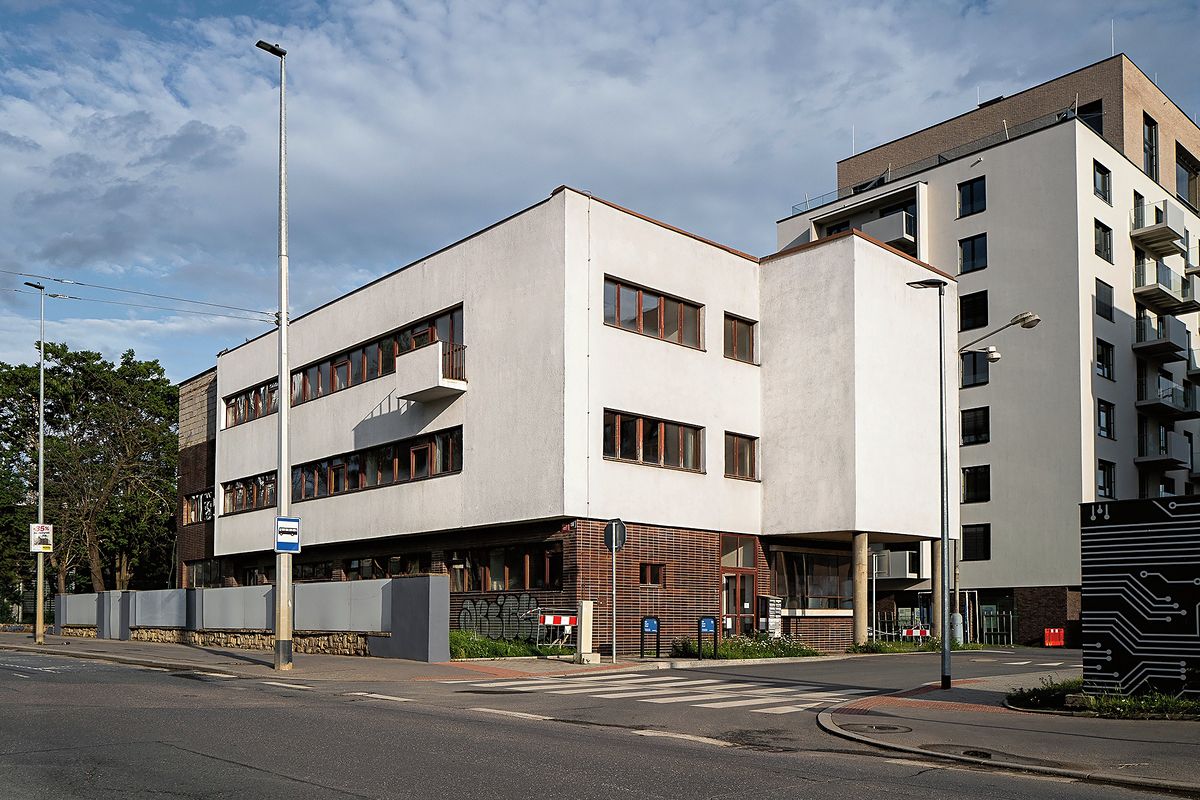Prodej kanceláře 1180 m²