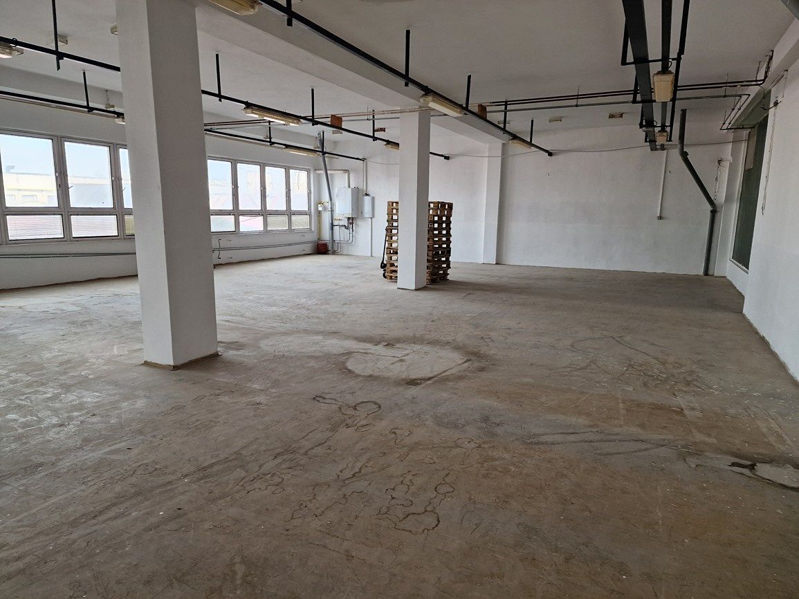 Pronájem výrobní haly, prostoru 298 m²