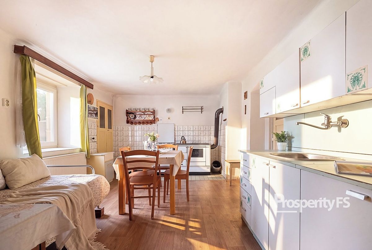 Prodej rodinného domu 120 m², pozemek 2453 m²
