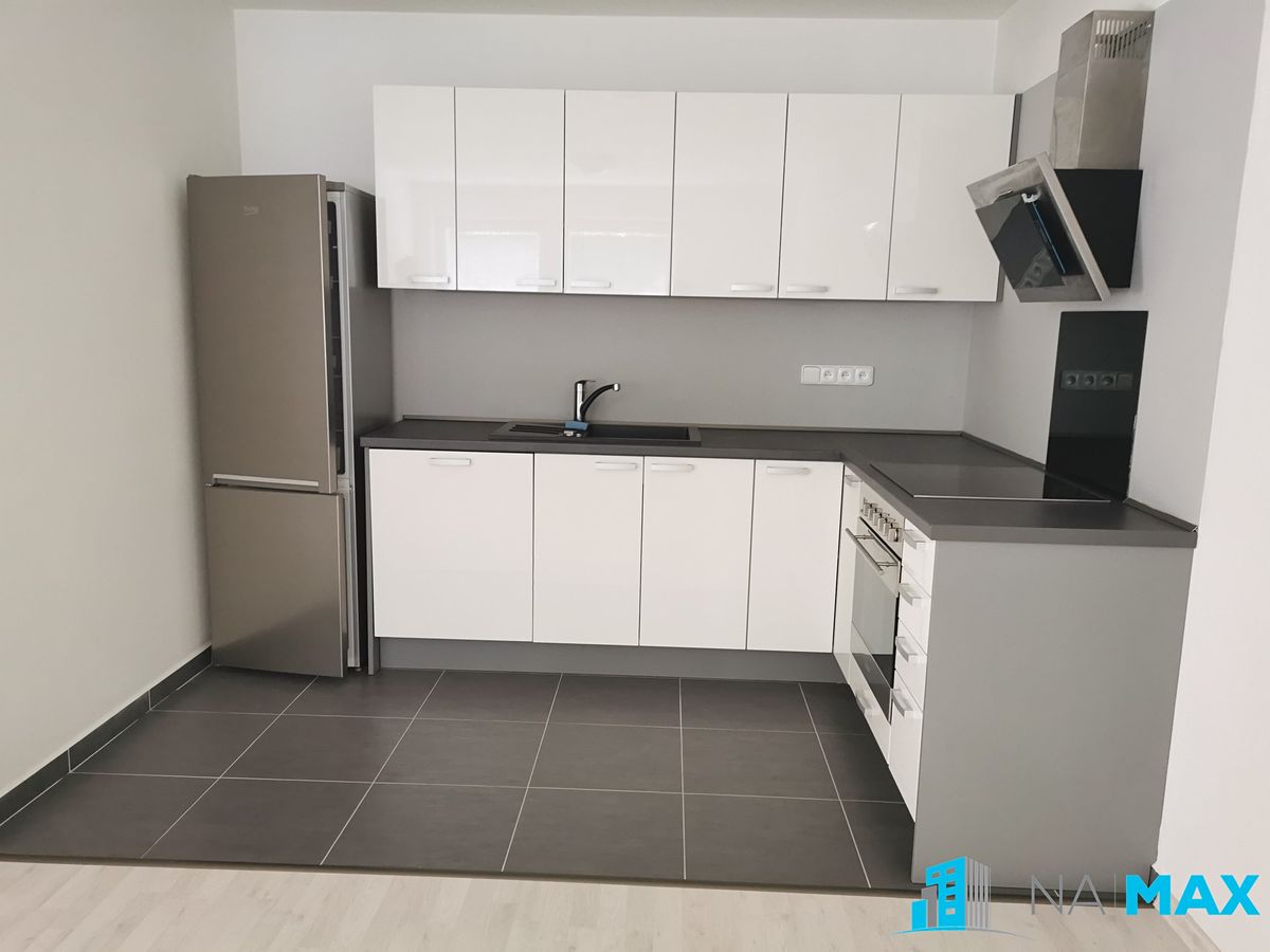 Pronájem bytu 2+kk 55 m² – fotografie 3