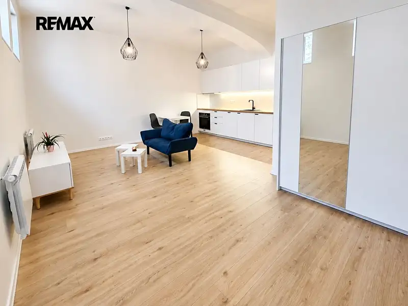 Pronájem bytu 1+kk 39 m², Praha – náhled fotky 2