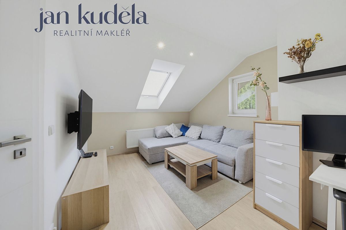 Pronájem bytu 2+kk 40 m² – fotografie 2