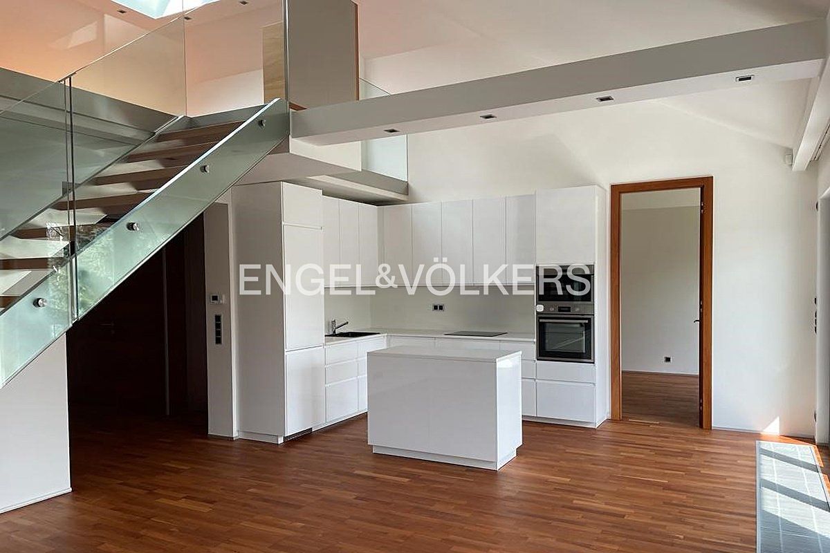 Pronájem bytu 4+kk 175 m² – fotografie 3