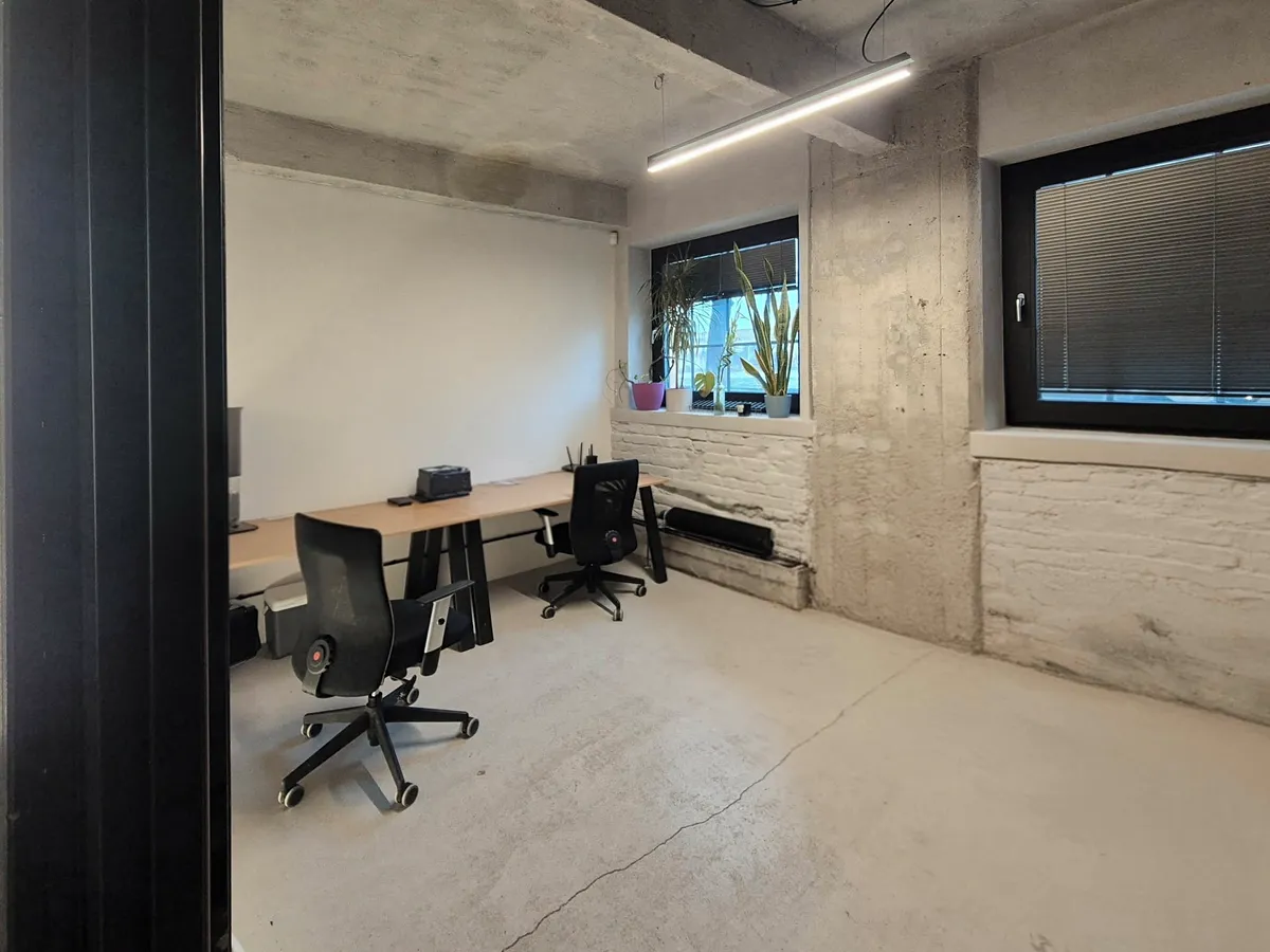 Pronájem kanceláře 265 m² — fotografie 9