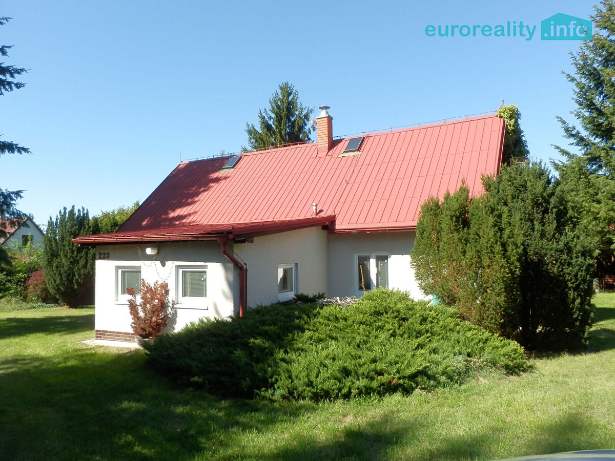 Prodej rodinného domu 195 m², pozemek 2212 m²