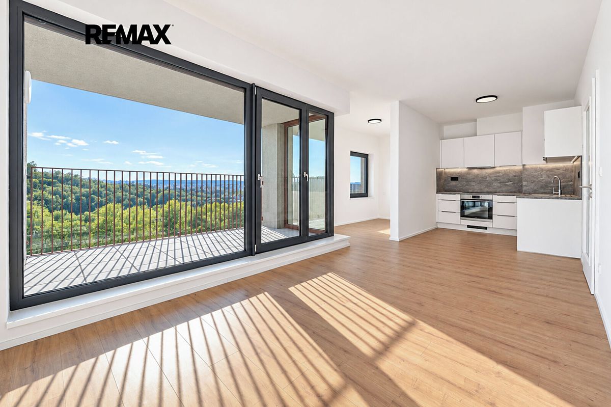 Pronájem bytu 1+kk 33 m²