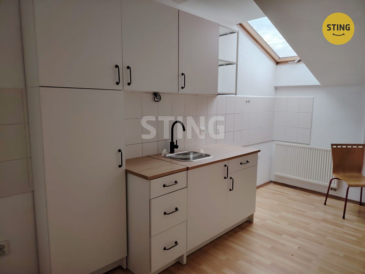 Pronájem kanceláře 21 m² – fotografie 2
