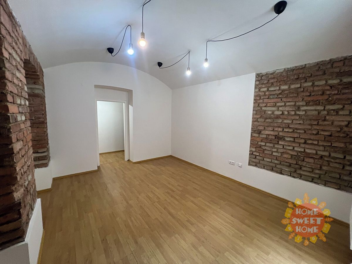 Pronájem kanceláře 136 m² – fotografie 2