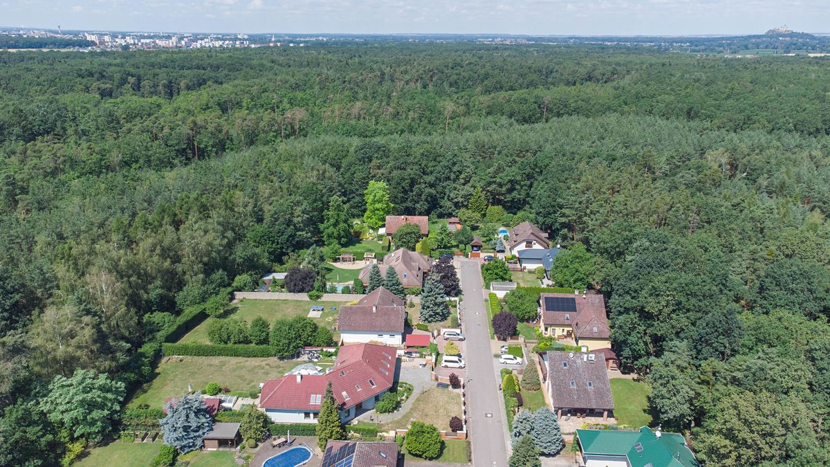 Prodej rodinného domu 400 m², pozemek 1764 m² – fotografie 2