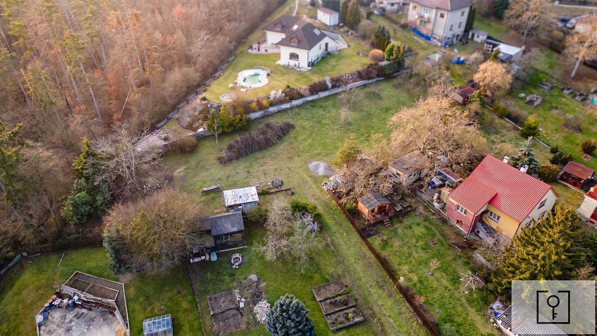 Prodej stavebního pozemku 1748 m² – fotografie 2