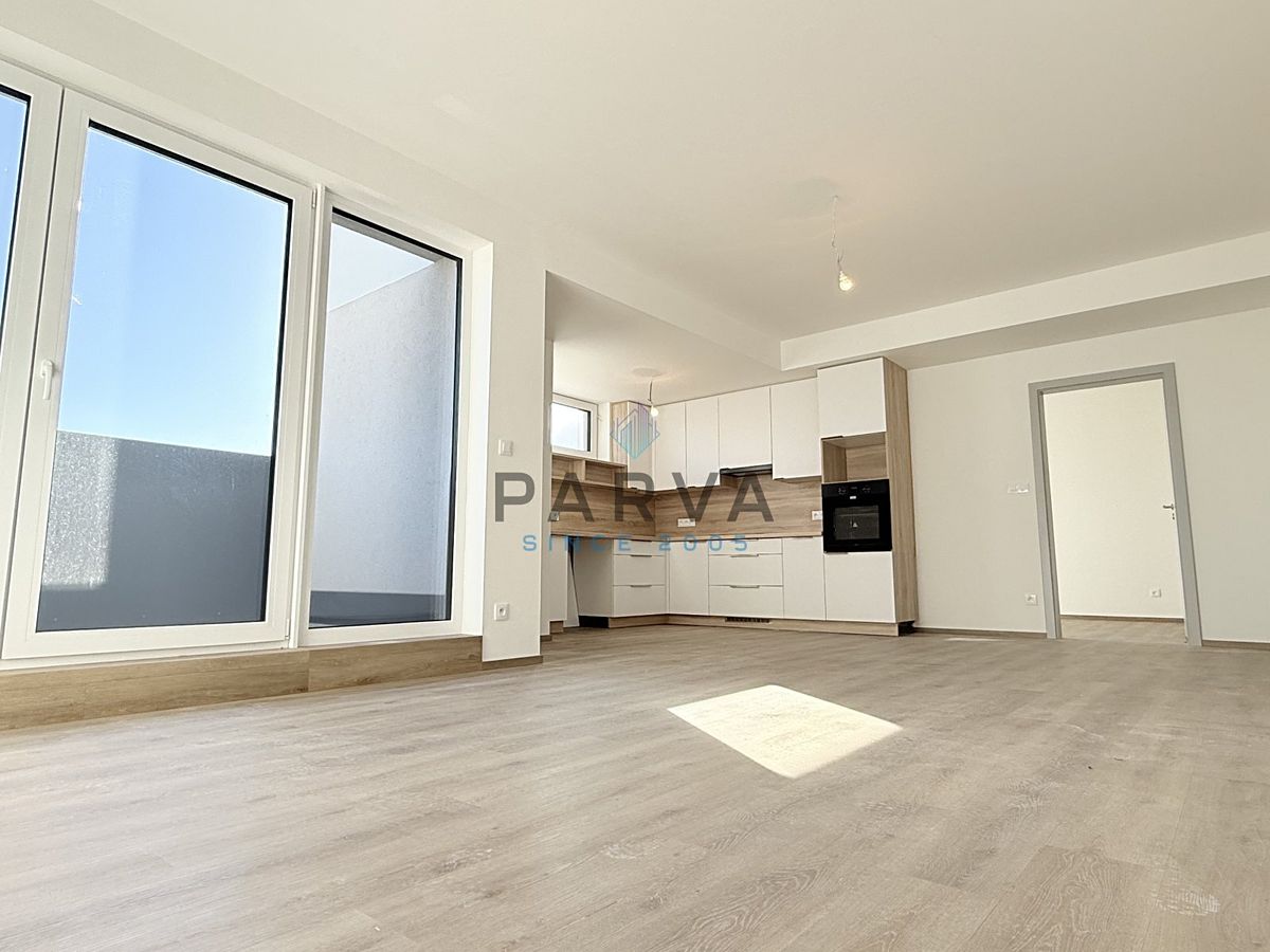 Pronájem bytu 3+kk 86 m² – fotografie 2
