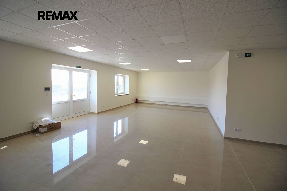 Pronájem obchodního prostoru 190 m² – fotografie 2