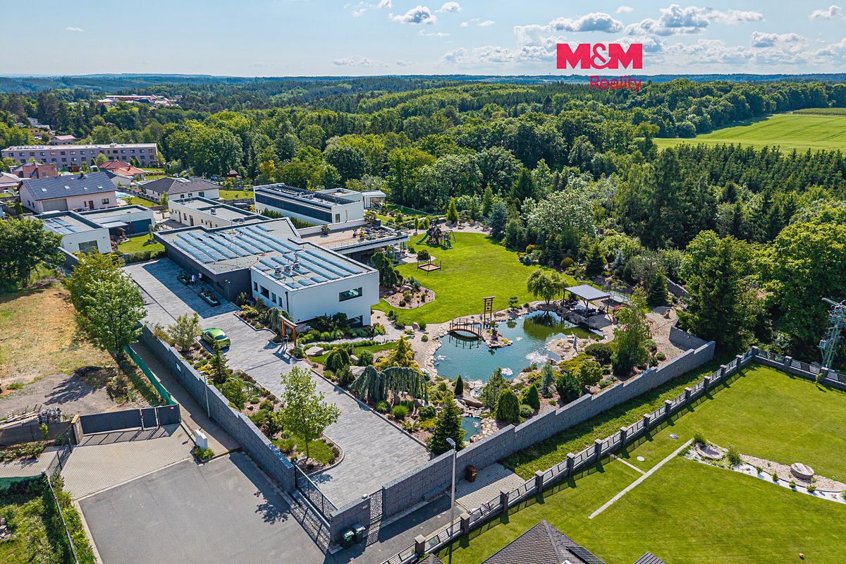 Prodej rodinného domu 895 m², pozemek 5510 m²