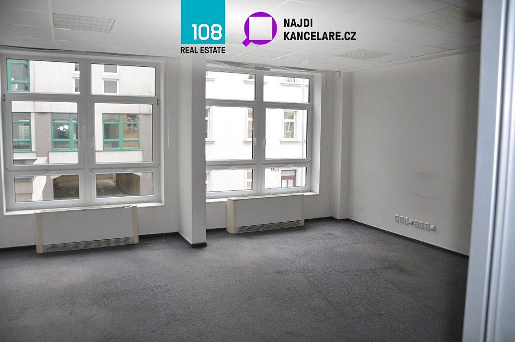 Pronájem kanceláře 698 m² – fotografie 3