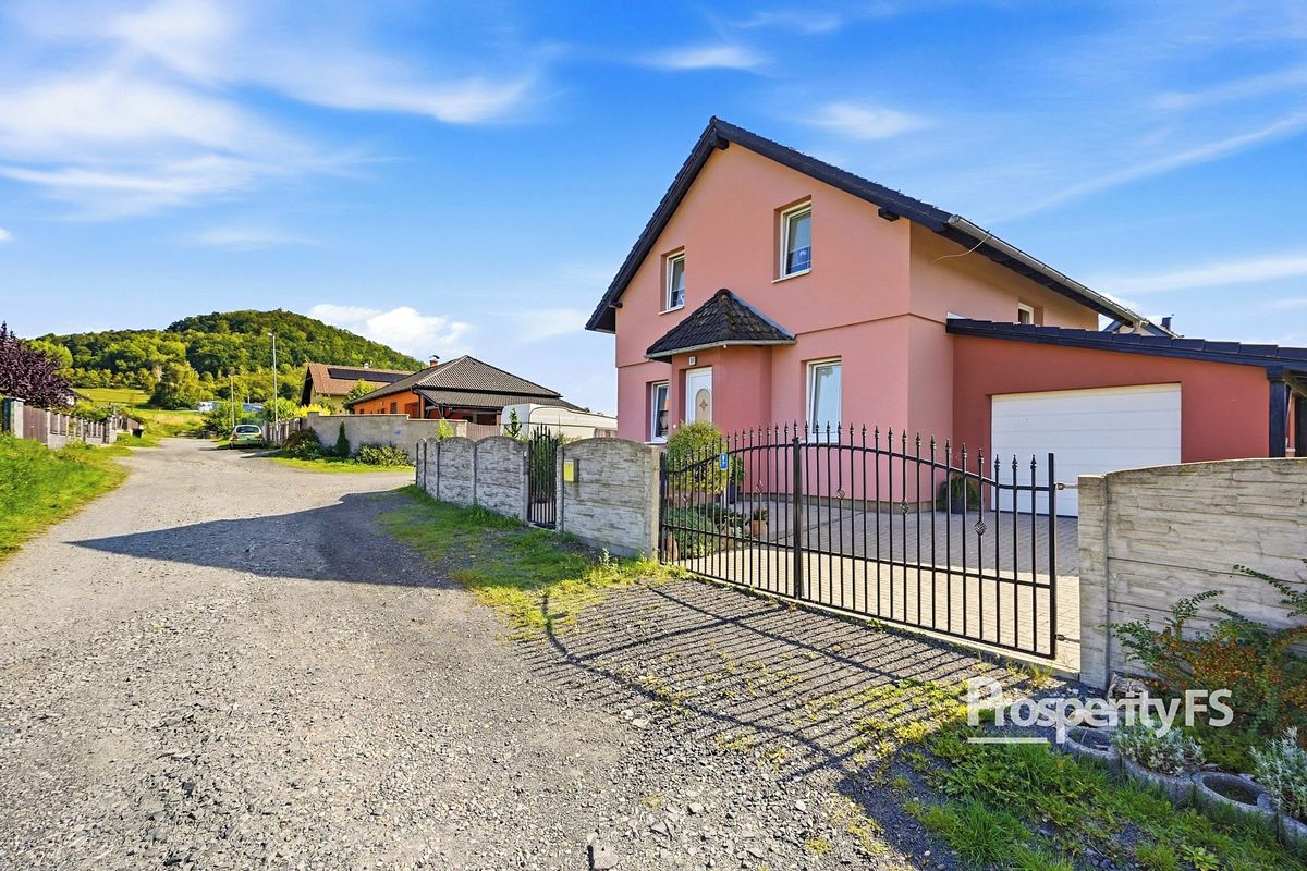 Prodej rodinného domu 131 m², pozemek 779 m²
