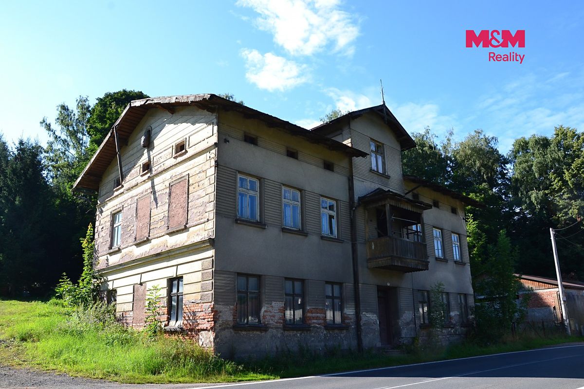 Prodej rodinného domu 1200 m², pozemek 1251 m² – fotografie 2