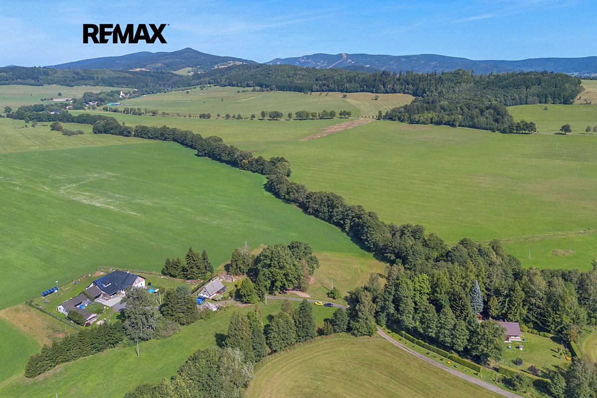 Prodej stavebního pozemku 1498 m²