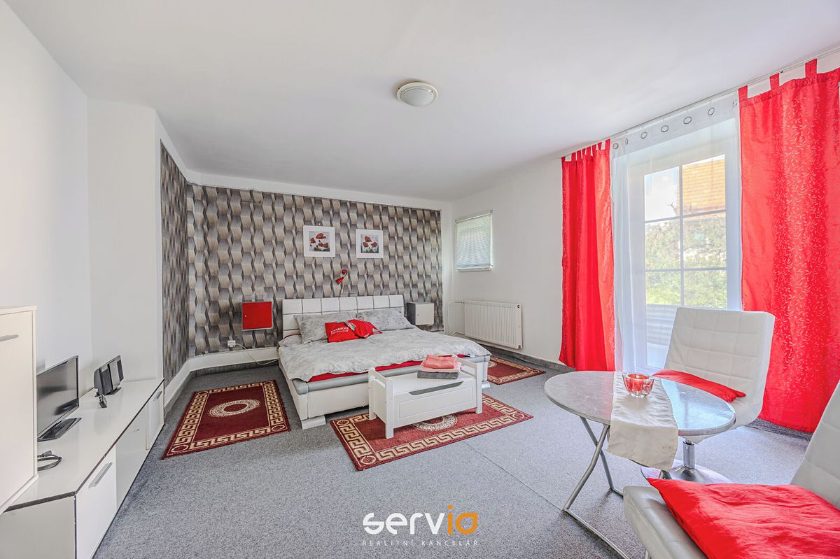 Pronájem bytu 2+1 90 m² – fotografie 3