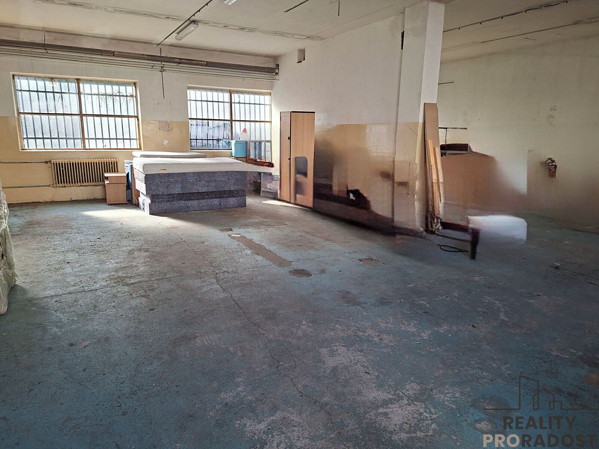 Pronájem výrobní haly, prostoru 150 m²