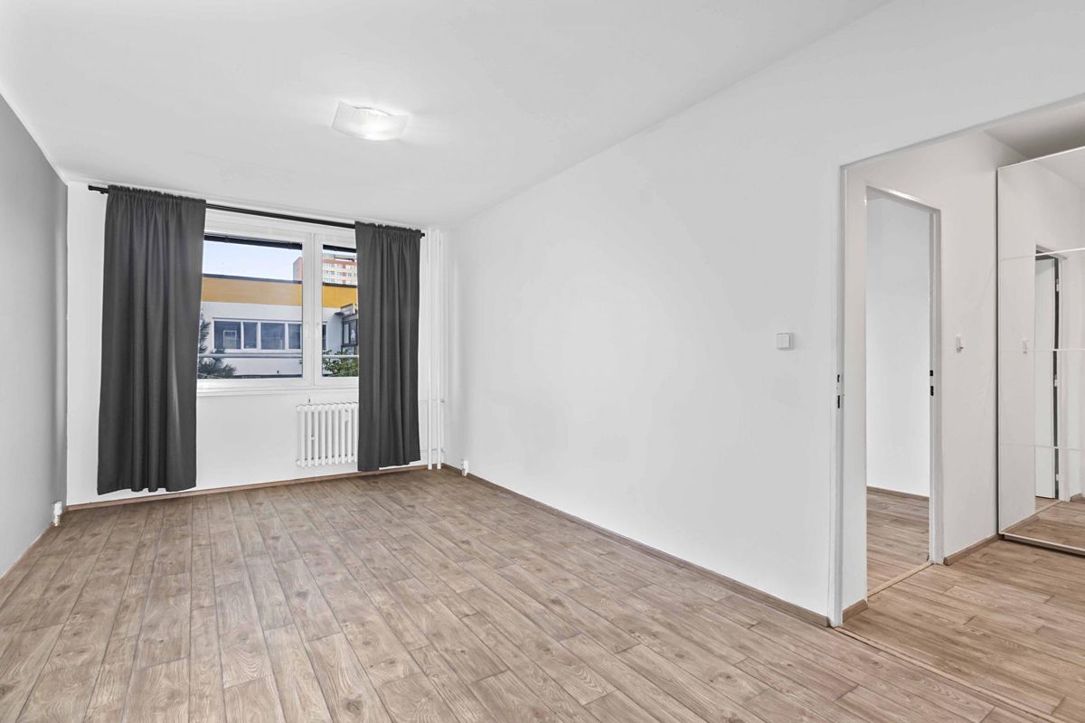 Pronájem bytu 2+kk 43 m² – fotografie 2