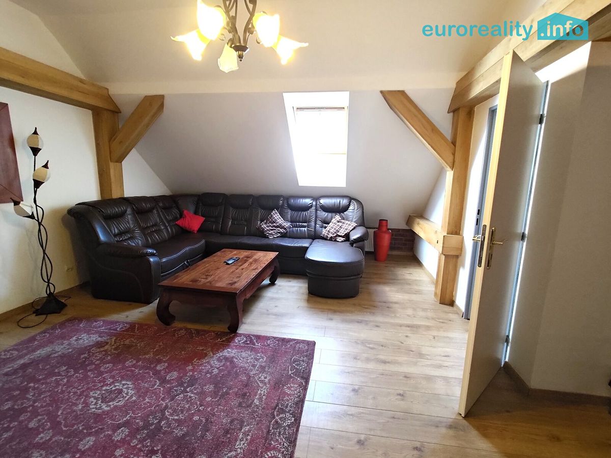 Pronájem bytu 4+kk 102 m² – fotografie 2