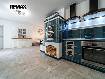 Prodej rodinného domu 428 m², pozemek 891 m²
