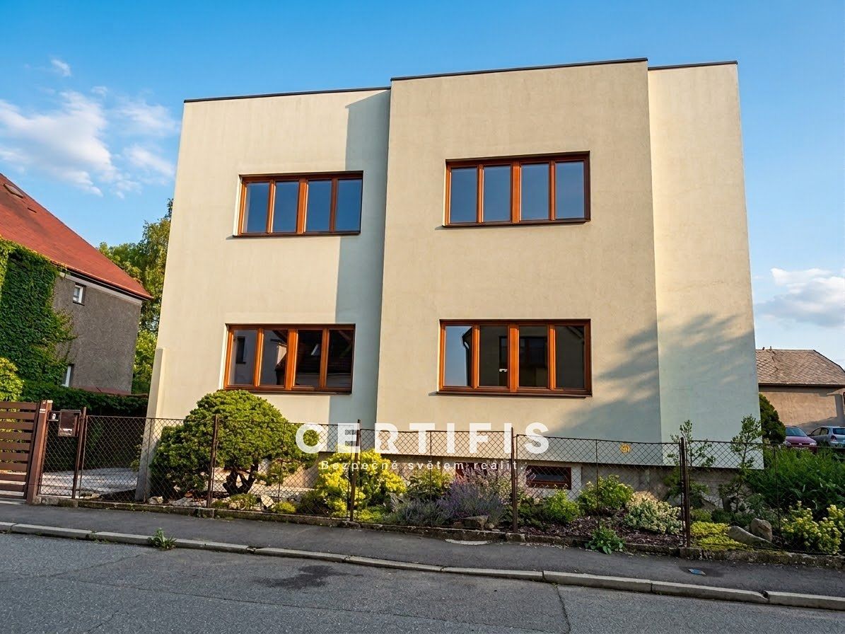 Pronájem rodinného domu 278 m², pozemek 529 m²