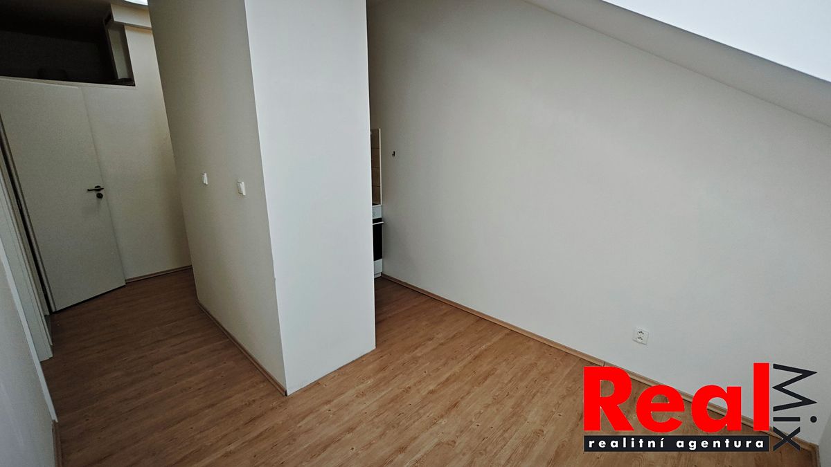 Pronájem bytu 1+kk 17 m² – fotografie 5