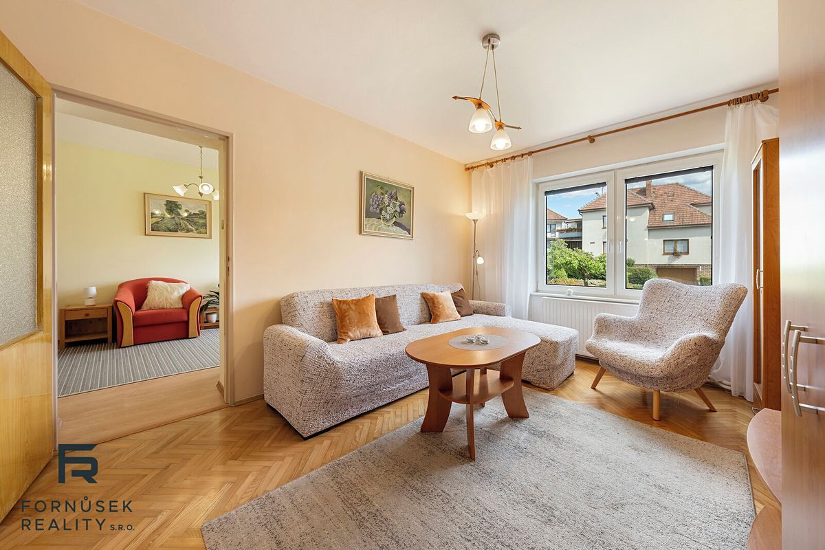 Prodej rodinného domu 229 m², pozemek 579 m² – fotografie 5