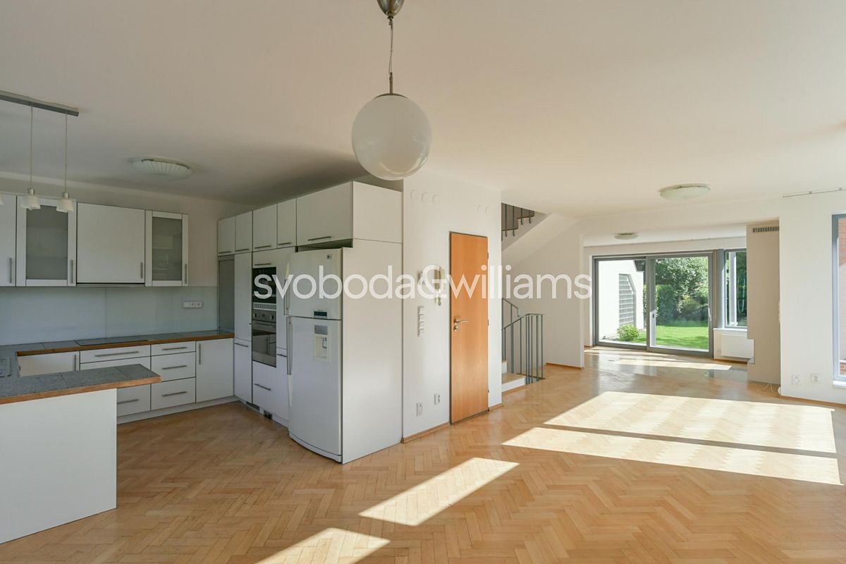 Pronájem rodinného domu 230 m², pozemek 578 m², Praha – fotka 1 z 3
